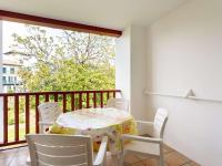 Studio Moderne avec Piscine, Parc Naturel près de la Corniche à Hendaye - FR-1-2-303 - B&B