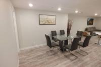 B&B Calgary - Beautiful 2 bedroom + office basement suite - Bed and Breakfast Calgary