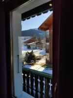 Spacious Ski Chalet In Traditional French Village, sleeps 8, Four Star with fibre broadband - Chambres d'hôtes Abondance