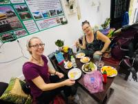 Zimmer mit Kingsize-Bett und Balkon