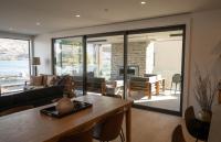 Genoa - Sleeps 6 - Lakefront Apartment - Chambres d'hôtes Wanaka