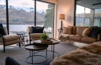 Genoa - Sleeps 6 - Lakefront Apartment - Chambres d'hôtes Wanaka