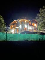 Vacay Datcha 3 bedroom and attic bedroom - B&B Kūd