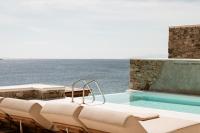 Royal-villa med infinitypool ved stranden