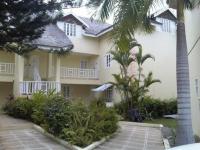 Stylish studio apt AC, Balcony, Parking, Pool - B&B