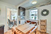 Charming Seaview Home with BBQ, Deck and Fire Pit - B&B