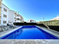 B&B Quarteira - Quarteira Classic With Pool by Homing - Bed and Breakfast Quarteira