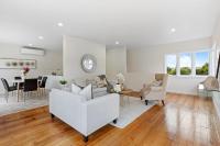 B&B Auckland - Sun-Soaked Holiday Home Close to Beach - Bed and Breakfast Auckland