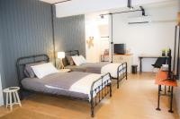 Tweepersoonskamer met 2 Aparte Bedden en Eigen Badkamer