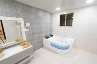 King Suite with Spa Bath