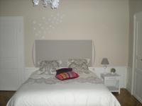 Zimmer mit Kingsize-Bett