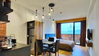 Apartment with Mountain View