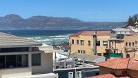 Muizenberg apartment 100m from beach - B&B Cape Town