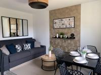 Appartement proche Astérix, Stade de France, Chantilly, Roissy, piscine saisonnière - B&B