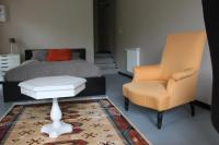 B&B Nantes - chambre indépendante sur jardin avec SDE et cuisine - Bed and Breakfast Nantes