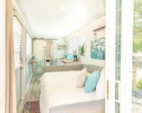 The Container Retreat @ 290 Wine Trail #1 Escape to Hye, TX - B&B
