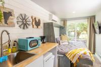 The Container Retreat at 290 Wine Trail #2 Adventure awaits! - B&B