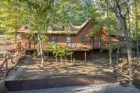 Luxury Rock Creek Cabin w Deck by Lake Hamilton - B&B