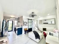 3 Seasons at the Carrington 3 Two Bedroom Apartments and 1 Three Bedroom 2 Bathroom Villa - B&B Miami