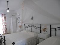 Dreibettstudio mit Balkon