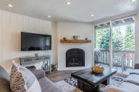 Highly updated 1 Bedroom plus den, 2 bath Crestview Unit 5 Sleeps up to 4 located near Canyon Lodge - B&B
