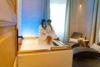 Doppelzimmer mit Whirlpool-Badewanne