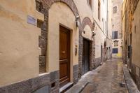 Historic Apartment Steps from Duomo & Uffizi - Ferienwohnung Florenz