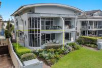 LA Ronde 2 - Beachfront Apartment Opposite Pippi Beach - Holiday Yamba - Chambres d'hôtes Yamba