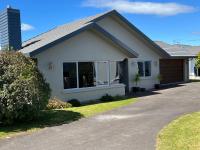 B&B Taupo - Large stand alone home with two living areas. - Bed and Breakfast Taupo