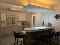 Villa santa avec piscine et jardin - B&B Pointe aux Piments