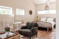Zimmer mit Kingsize-Bett und Whirlpool