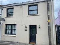 Frogmore- pretty central cottage with Castle views - B&B