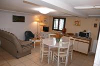 Appartement avec véranda donnant sur le jardin - Ferienwohnung Le Pontet