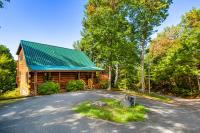 Pet-friendly Rustic Cabin with Game Room and Deck - Bed and Breakfast Pigeon Forge