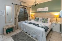 Estudio con cama extragrande y sofá cama