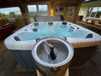 Sleeps 18 Double Decker Bus Hot Tub Sauna Cinema Pets - B&B Irvinestown