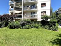 Proche du lac et des commerces, appartement neuf, au calme, avec 3 chambres et une grande terrasse - B&B