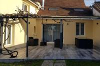 Nalan Johannisien, Maison piscine chauffée-Spa, Paris CDG-Disney - Bed and Breakfast