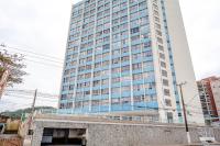 APARTAMENTO, ATÉ 4 PESSOAS,20 Metros da PRAIA do SONHO, PÉ NA AREIA,100 MB WI-FI - Chambres d'hôtes Itanhaém