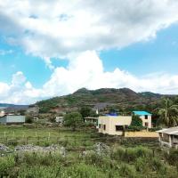 B&B Lonavla - Hill View Residence Room no 7 Top floor City Homes - Bed and Breakfast Lonavla