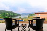 B&B Lonavla - StayVista's Shivom Villa 1 - A Serene Escape with Views of the Valley and Lake - Bed and Breakfast Lonavla