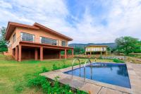 B&B Lonavla - StayVista's Shivom Villa 3 - A Serene Escape with Views of the Valley and Lake - Bed and Breakfast Lonavla
