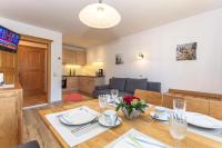 One-Bedroom Apartment with Shower