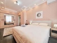 Comfort Apartment Near Center - 40 m - Fast WiFi - Self Check-in - B&B Chișinău