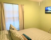 B&B Hemet - Harvest moon room with TV near Wine Country - Bed and Breakfast Hemet