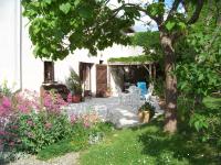 B&B Le Burgaud - Grande maison atypique - Bed and Breakfast Le Burgaud