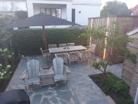Nieuw app met tuin en terras, gratis parking, aan zee, vlakbij Brugge - B&B