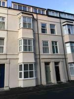 Tidesreach Filey, sleeps 13, close to beach - B&B