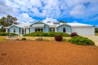 B&B Preston Beach - Luxury home on a 100 acre block - Bed and Breakfast Preston Beach