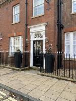 10 Bootham House - luxury city centre apartment with free parking for one car - B&B